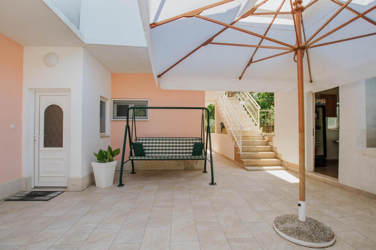 Apartments By The Sea Arbanija, Ciovo - 1085 Trogir Exterior foto