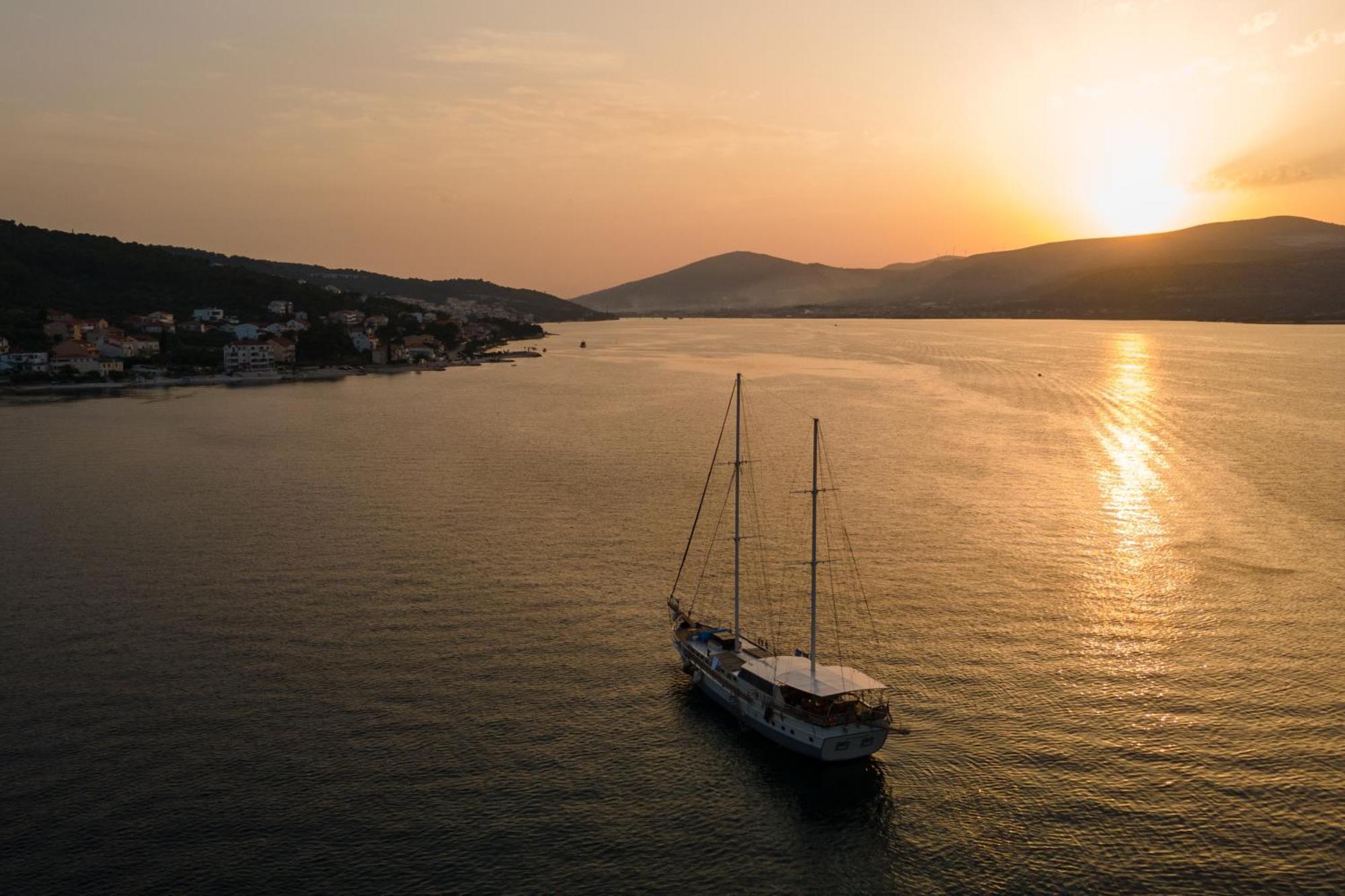 Apartments By The Sea Arbanija, Ciovo - 1085 Trogir Exterior foto